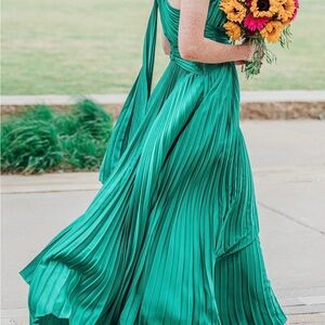Kelly Green
Pleated Maxi Dress
One Shoulder
Hidden Side Zipper
100% Polyester